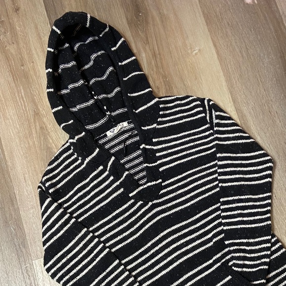 GIFTED ON TREND Roxy Poncho - Picture 4 of 13